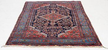 Matta, antik Hamadan, nordvästra Persien, ca 190 x 132 cm.