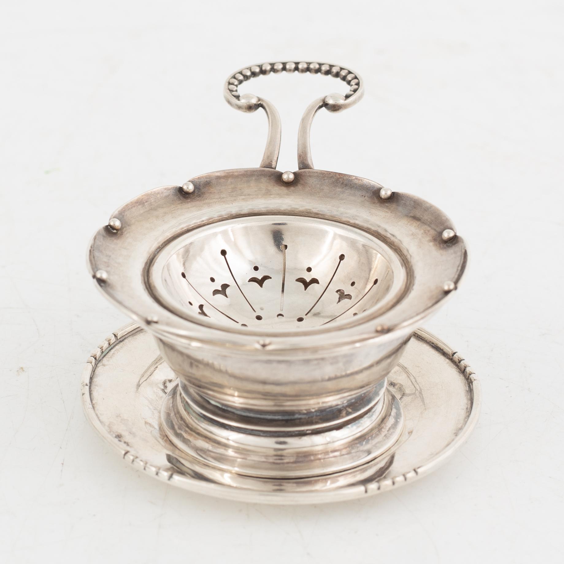 Tea strainer with bowl, sterling silver, Georg Jensen, Copenhagen 1933-1944+tray, silver, Jörgen Jensen, Stockholm 1924.