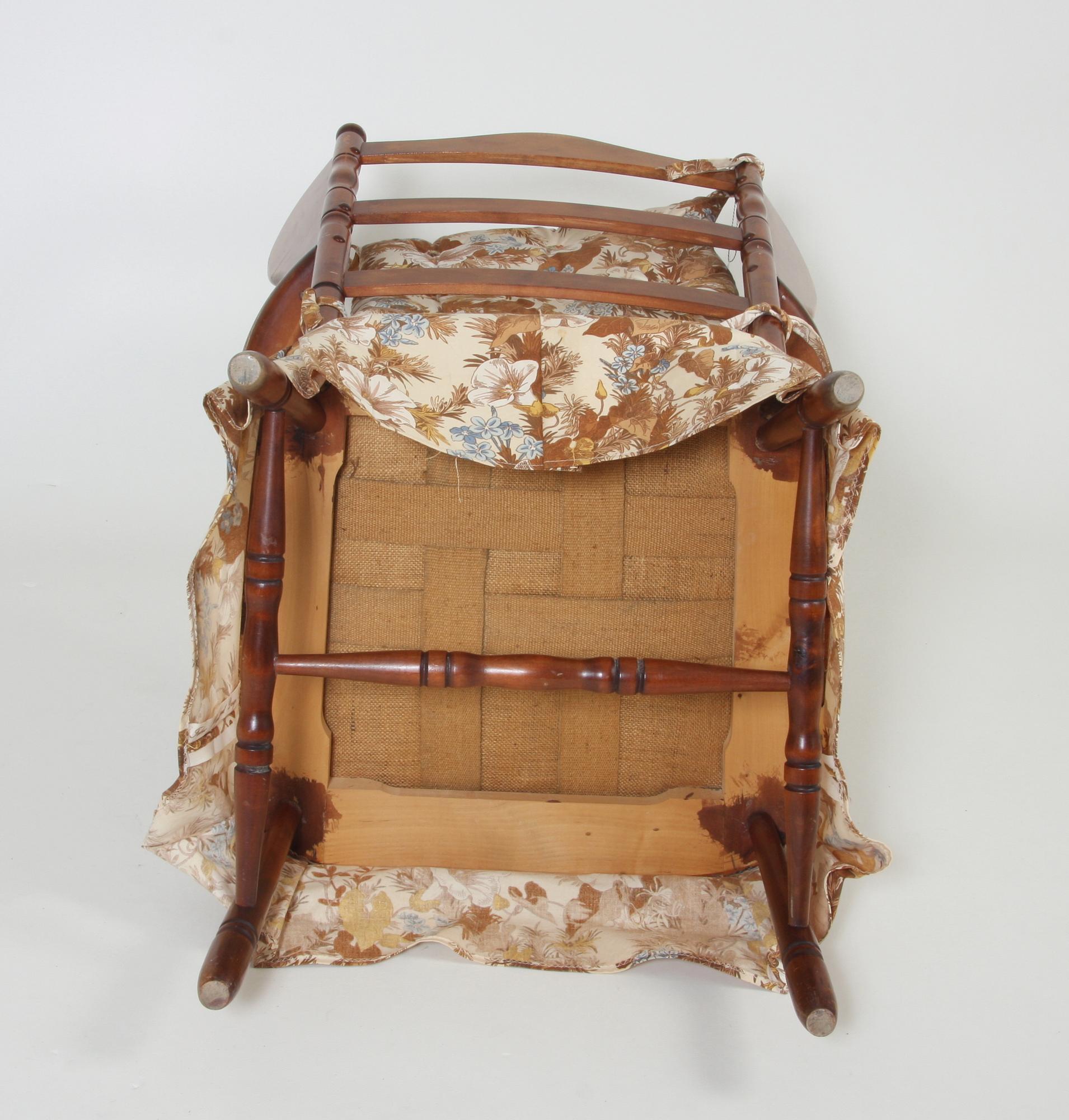 ÖRONLAPPSFÅTÖLJER, ett par, 1900-tal.