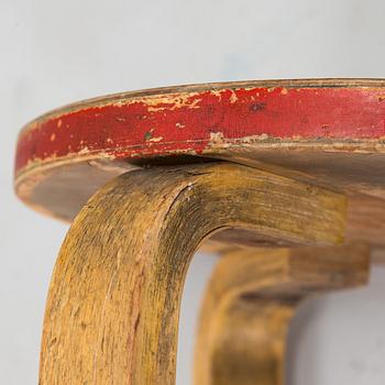 Alvar Aalto, Tuoleja, 4 kpl malli 69 ja jakkara malli 60, O.Y. Huonekalu- ja Rakennustyötehdas A.B. 1900-luvun puoliväli.