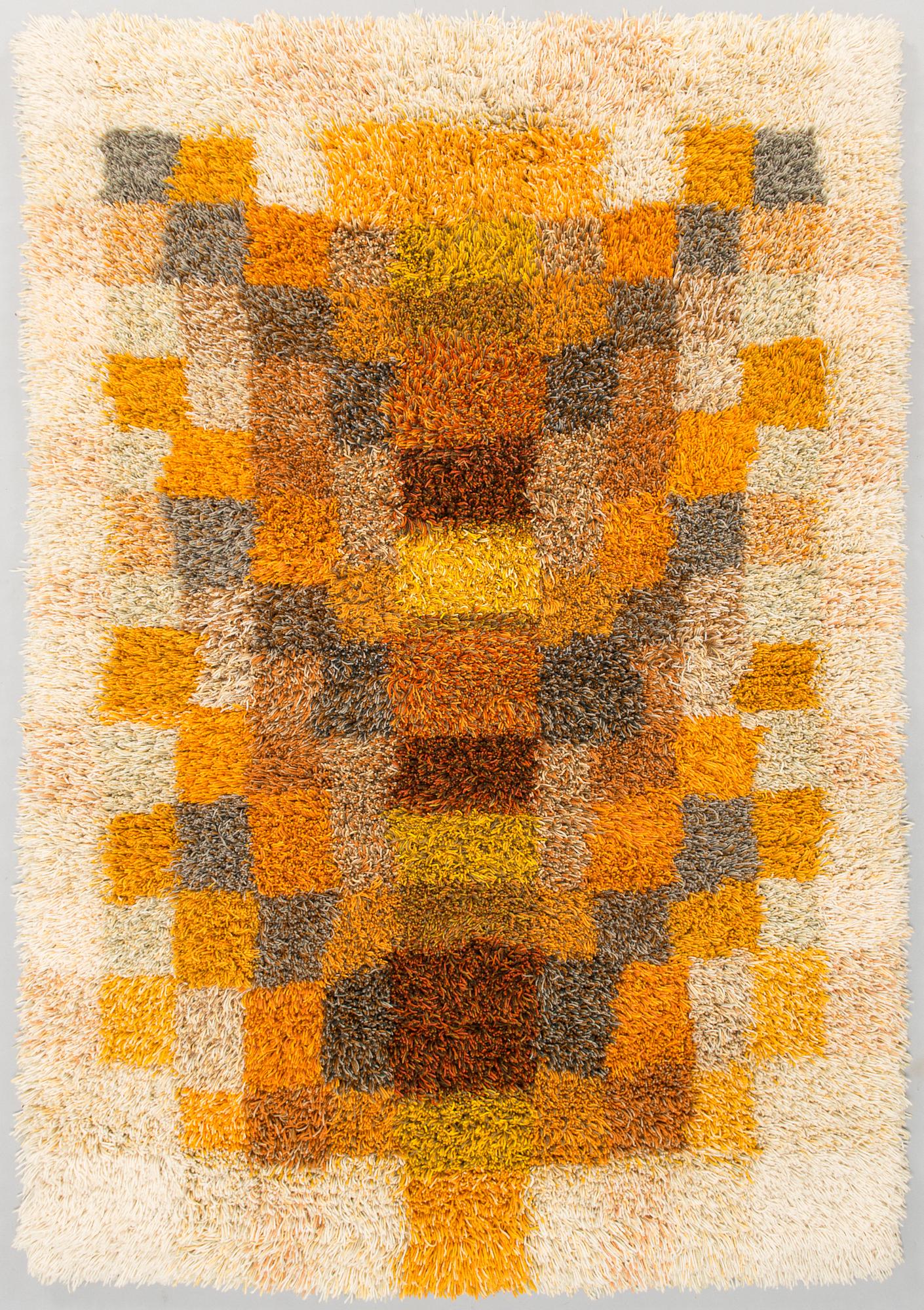 Terttu Tomero, rya, "Kantarelli", malli Neoviukselle. Noin 155 x 106 cm.