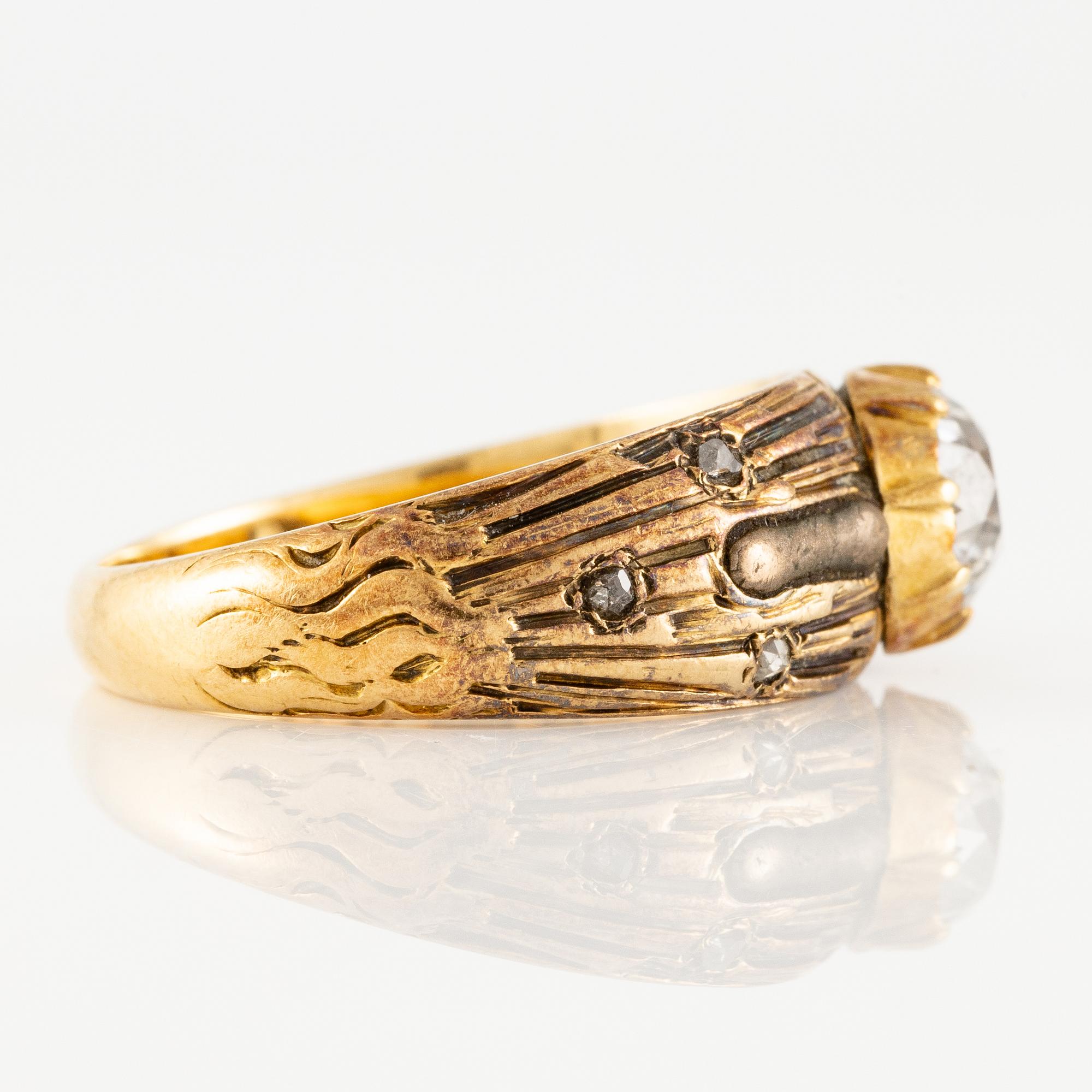 A ring in 18K gold set with an old-cut diamond.