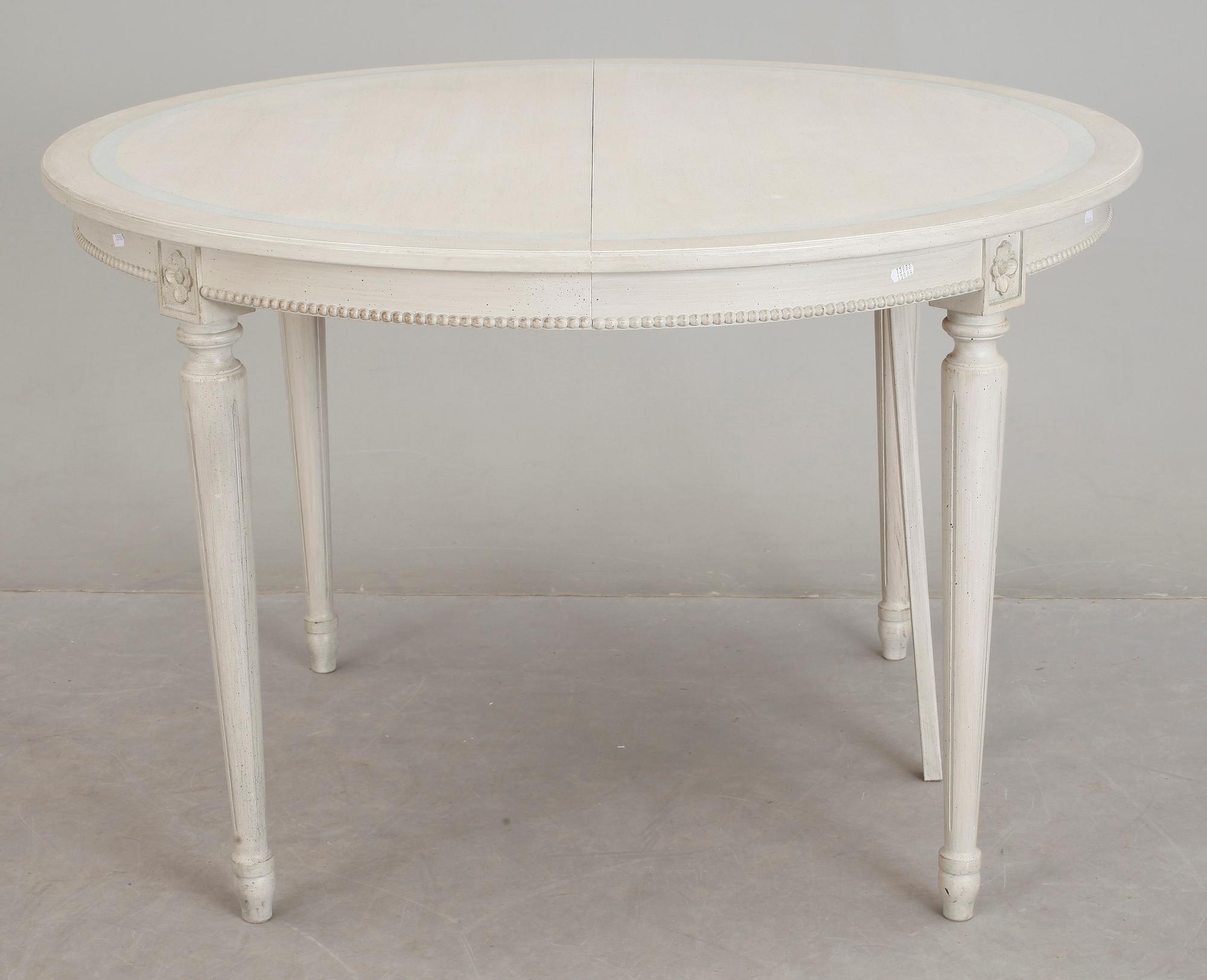 MATBORD, med två iläggsskivor,  gustaviansk stil, 1900-talets första hälft.