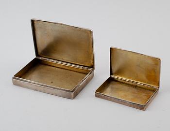 CIGARETTETUIER, 2 st, 1900-talets första hälft. Total vikt ca 290 g.