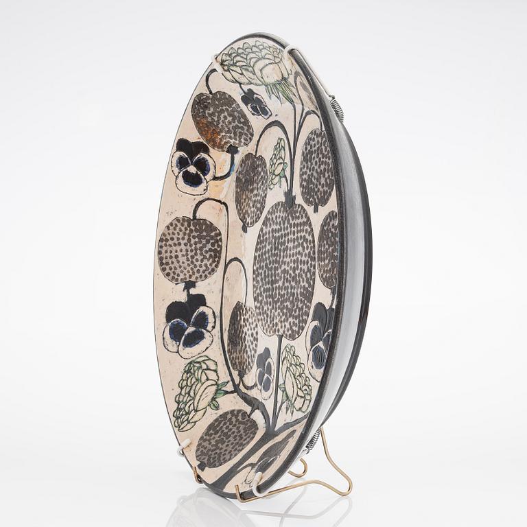 Birger Kaipiainen, a decorative ceramic plate signed Kaipiainen Arabia.