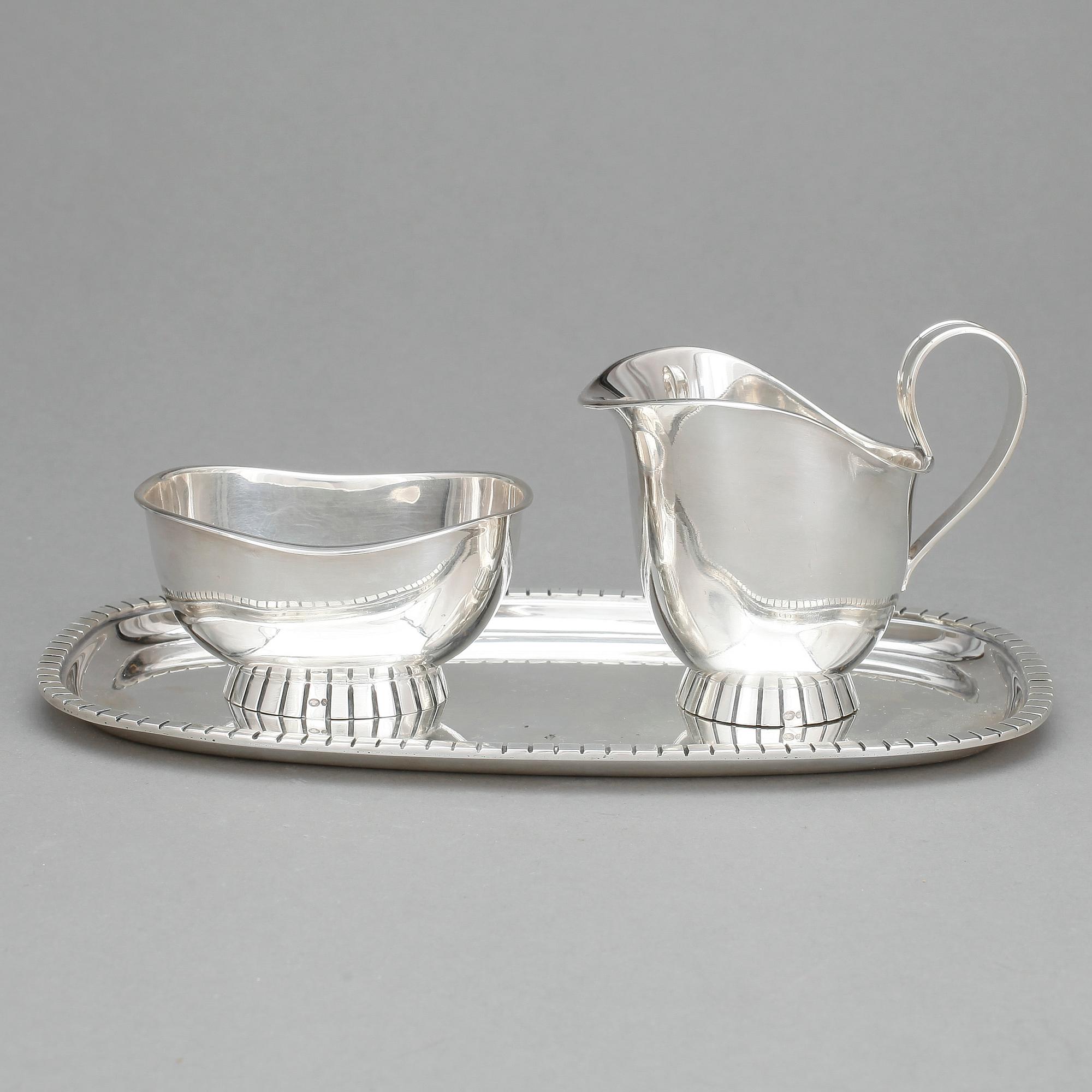 SOCKERSKÅL, GRÄDDKANNA SAMT BRICKA, silver, Wilhelm Binder, Tyskland, svenska importstämplar, 1900-tal. Vikt ca 234 g.