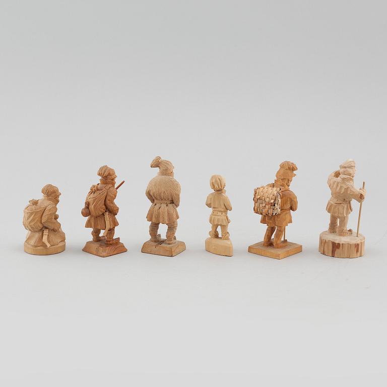 FIGURINER, 6 st, skuret trä, bl.a Axel Bister Kiruna, signerade AXK, UH samt AAP.