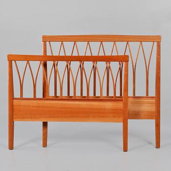 SÄNGGAVLAR, ett par, Carl Malmsten, Åfors Möbelfabrik, 1900-talets mitt.