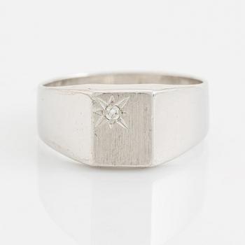 18K white gold and brilliant cut diamond ring.