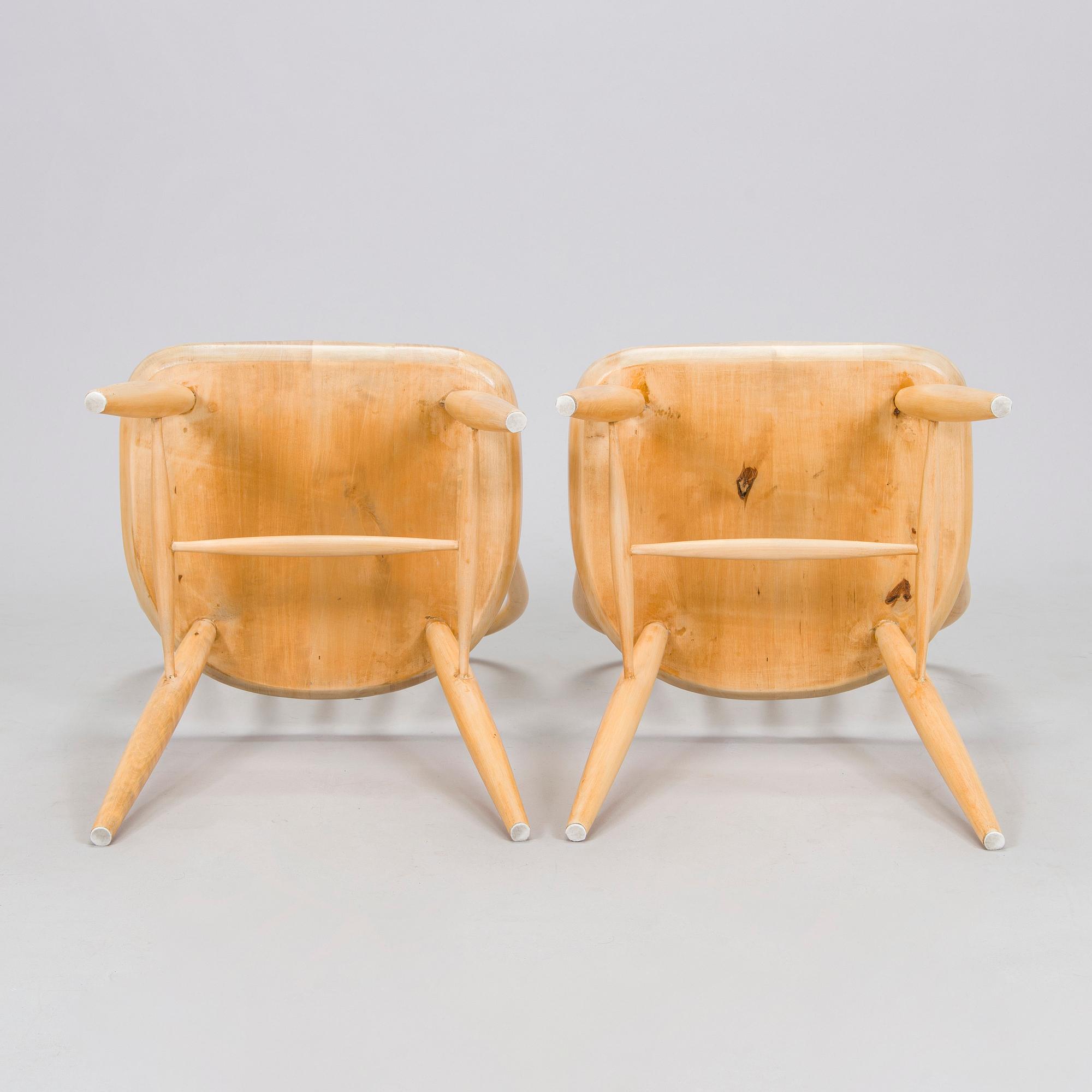 Carl Gustaf Hiort af Ornäs, four mid-20th century spindle chairs for Huonekalutehdas Oy, Ekwall Ab, Pori, Finland.