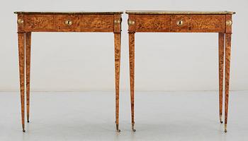 BORD, ett par, av Anders Lundelius 1785 (mästare i Stockholm 1778-1823). Gustavianska.