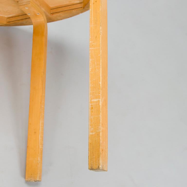 Alvar Aalto, bord, modell 90A och stolar, 3 st, modell 69, Artek 1960-tal.