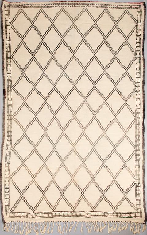 A North African "Beni Quarain" Carpet 139x206 cm.