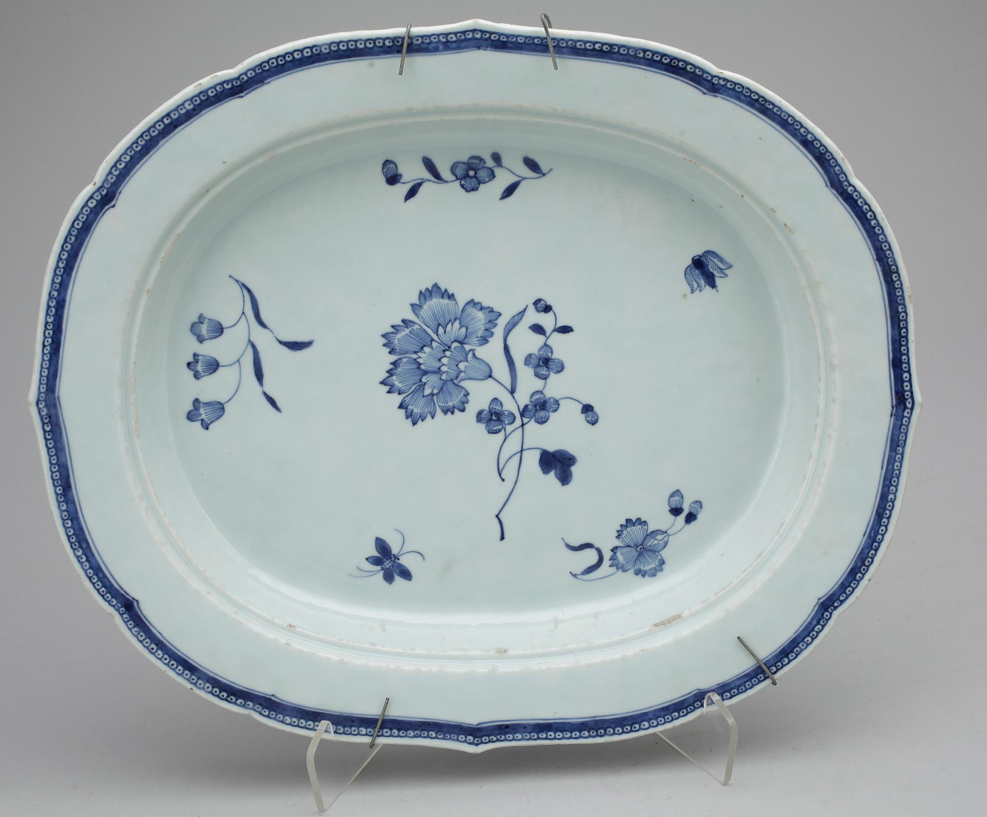 UPPLÄGGNINGSFAT, kompaniporslin. Kina, Qianlong (1736-95).
