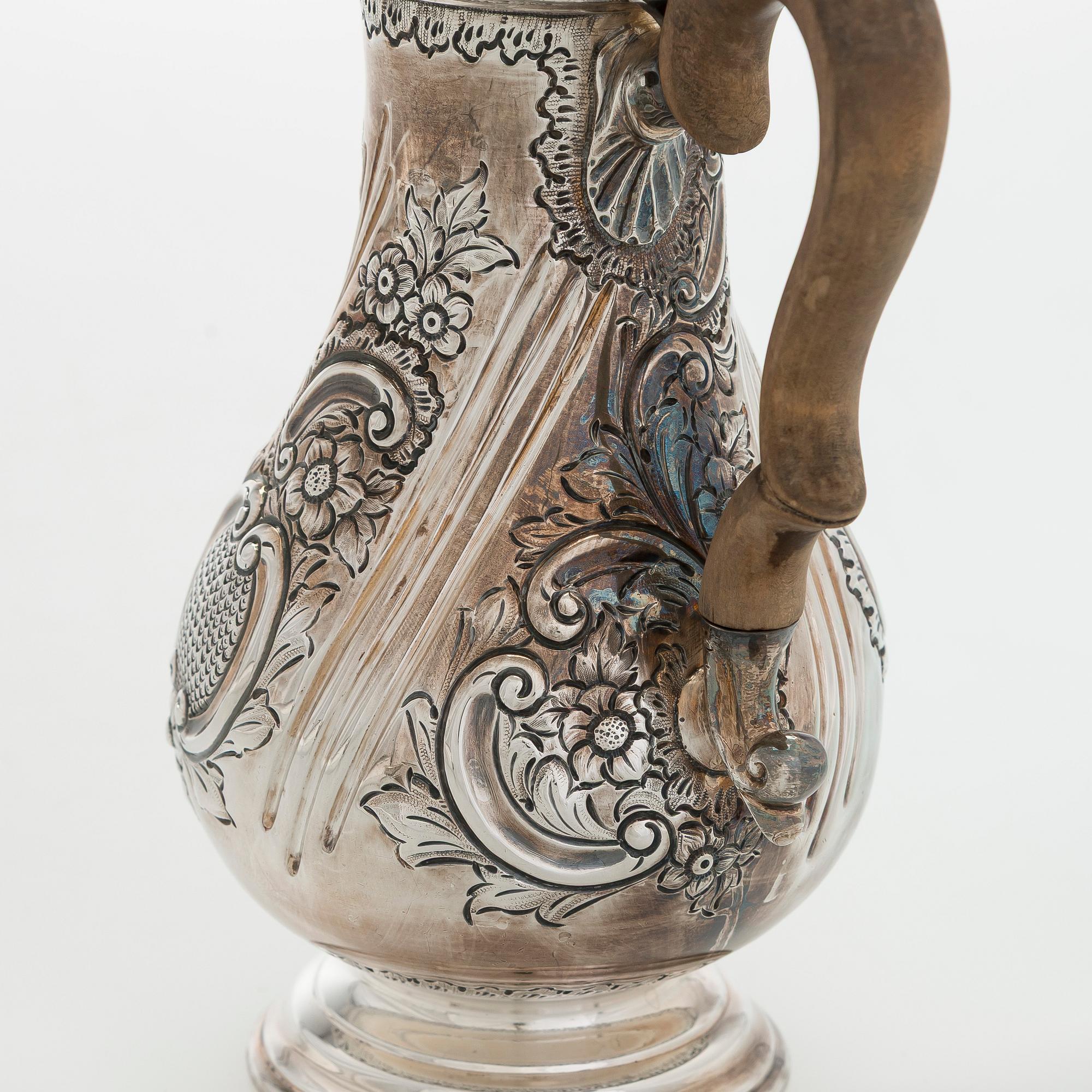 Kannu ja malja, sterlinghopeaa, Sheffield 1900 ja Lontoo 1846.