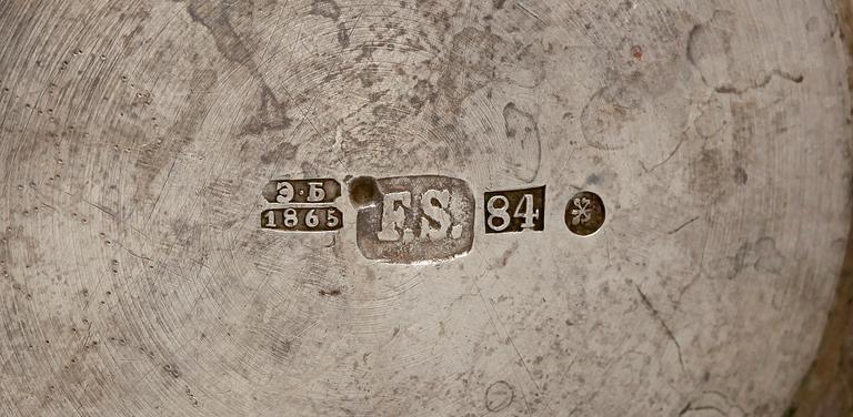 TEKANNA, silver, nyrokoko, St Petersburg, 1865. Vikt ca 433 gram.