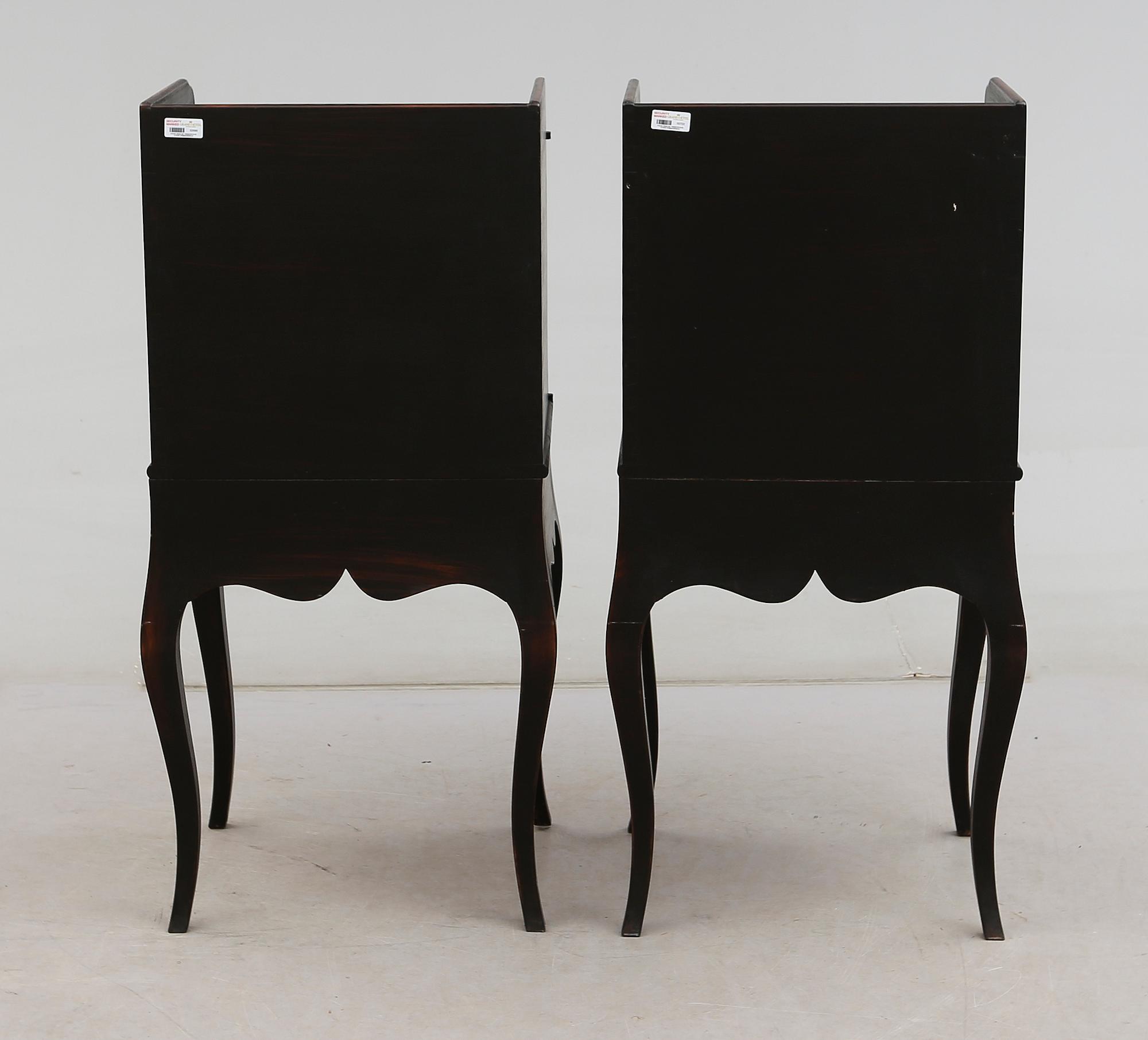 SÄNGBORD, 1 par, rokokostil, för Nationalmuseum, 1900-talets andra hälft.