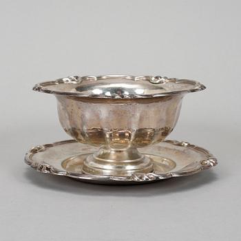 Gustaf Möllenborg, såsskål med fat, silver, Stockholm 1856-57.
