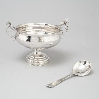 Lars Löfgren, BRÄNNVINSSKÅL, silver,  Hudiksvall (1797-1853) samt Johan Wickman, SKED, silver, Hudiksvall (1750-55).