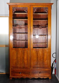 BOKSKÅP, 1800-talets mitt/andra hälft.