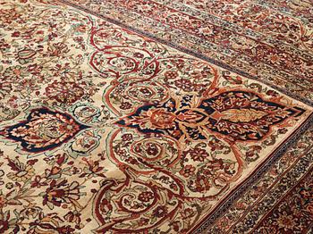 Matto an antique Kerman Laver, ca 677-688,5 x 510,5-526 cm.