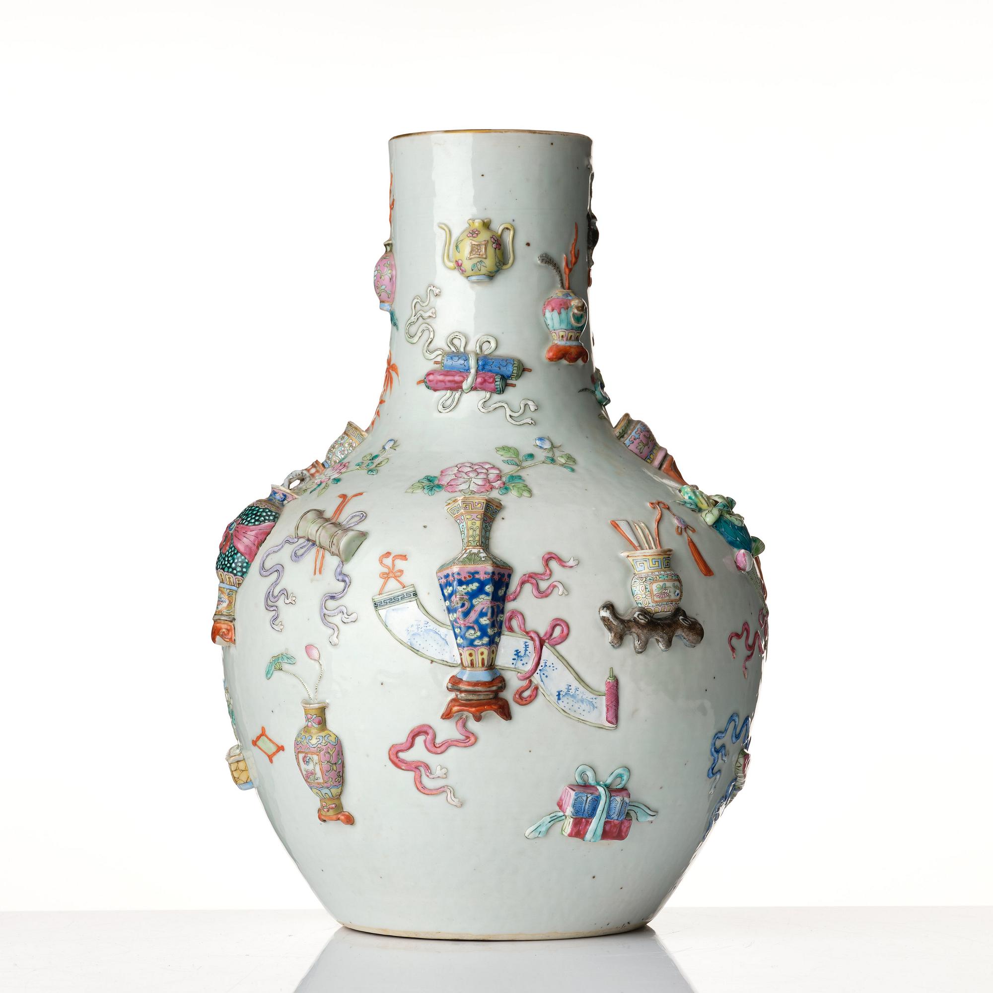 Praktvas, porslin. Qingdynastin, 1800-tal.