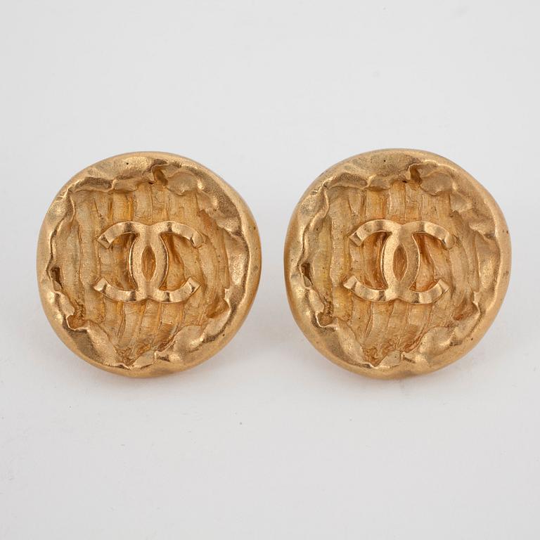 CHANEL, a pair of goldcolored metal earclips.