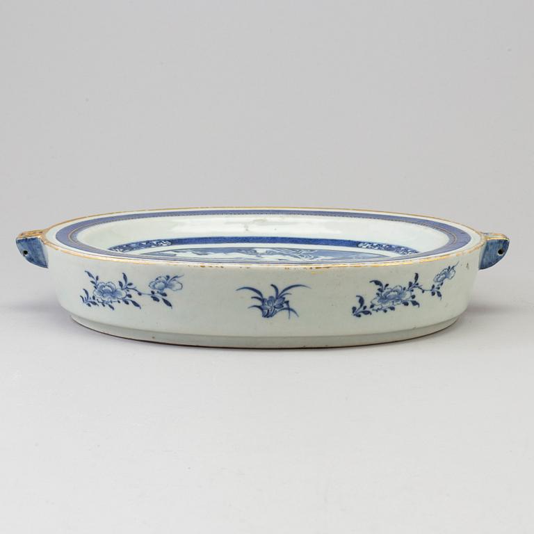 A blue and white hot water dish, Qing dynasty, late 19th Century with the monogram JL.