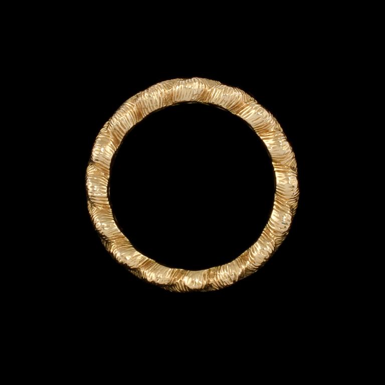 RING, 18k guld med briljantslipade diamanter, ca 0.60 ct, Scheweiz. Vikt 8 g.