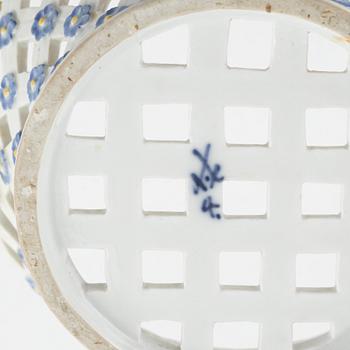 A porcelain basket, Meissen, Dot period (1756-1773).
