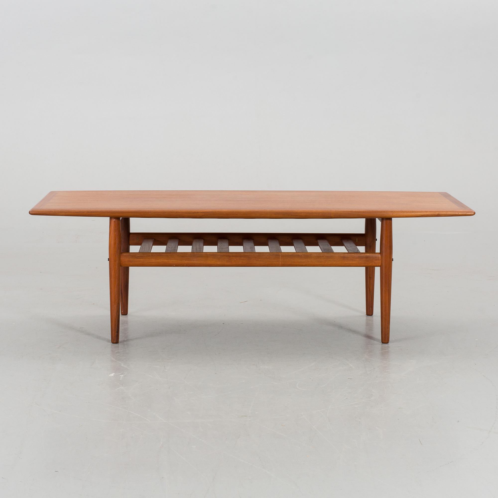 A GRETE JALK COFFEE TABLE.