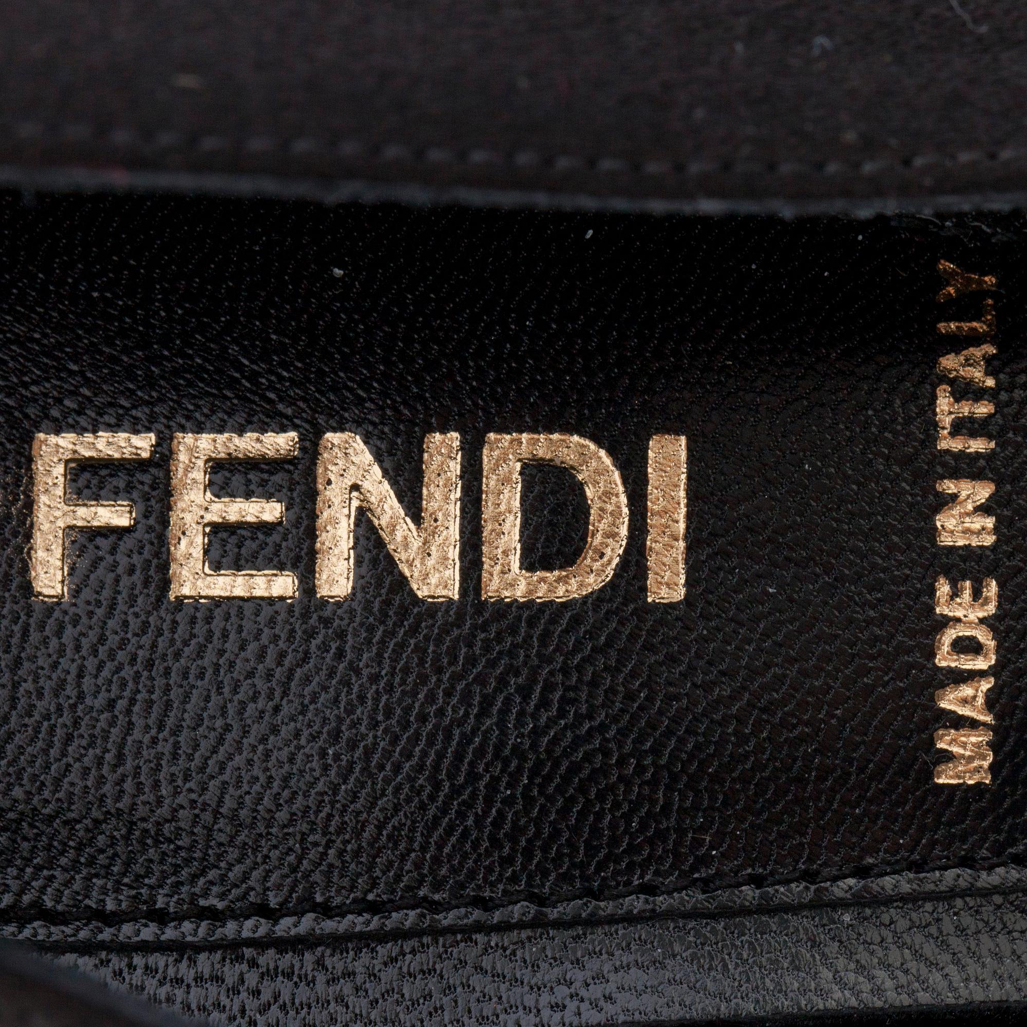 FENDI, ett par pumps.