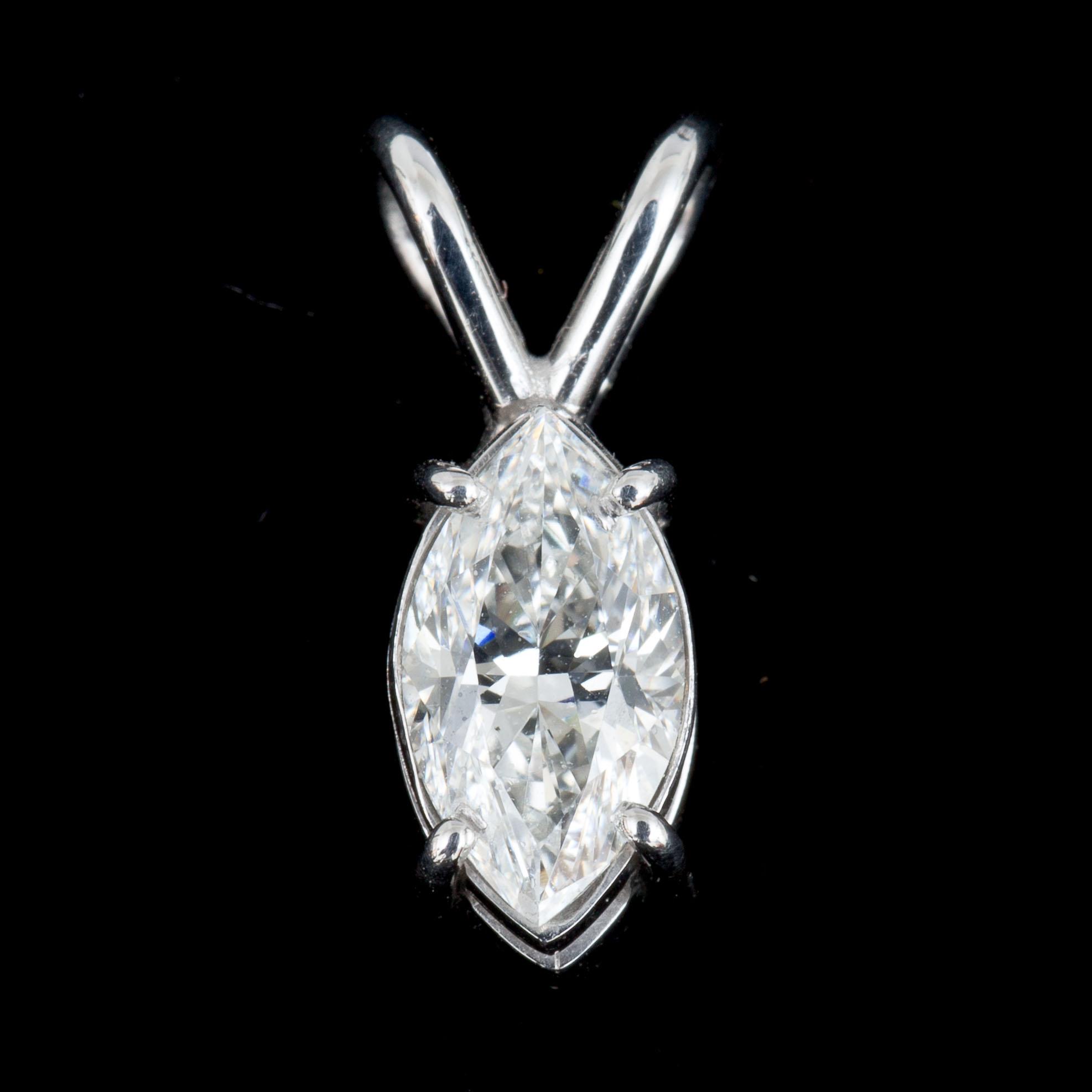 HÄNGE, 18k vitguld med diamant 0,70 ct. Vikt ca 0,8g.