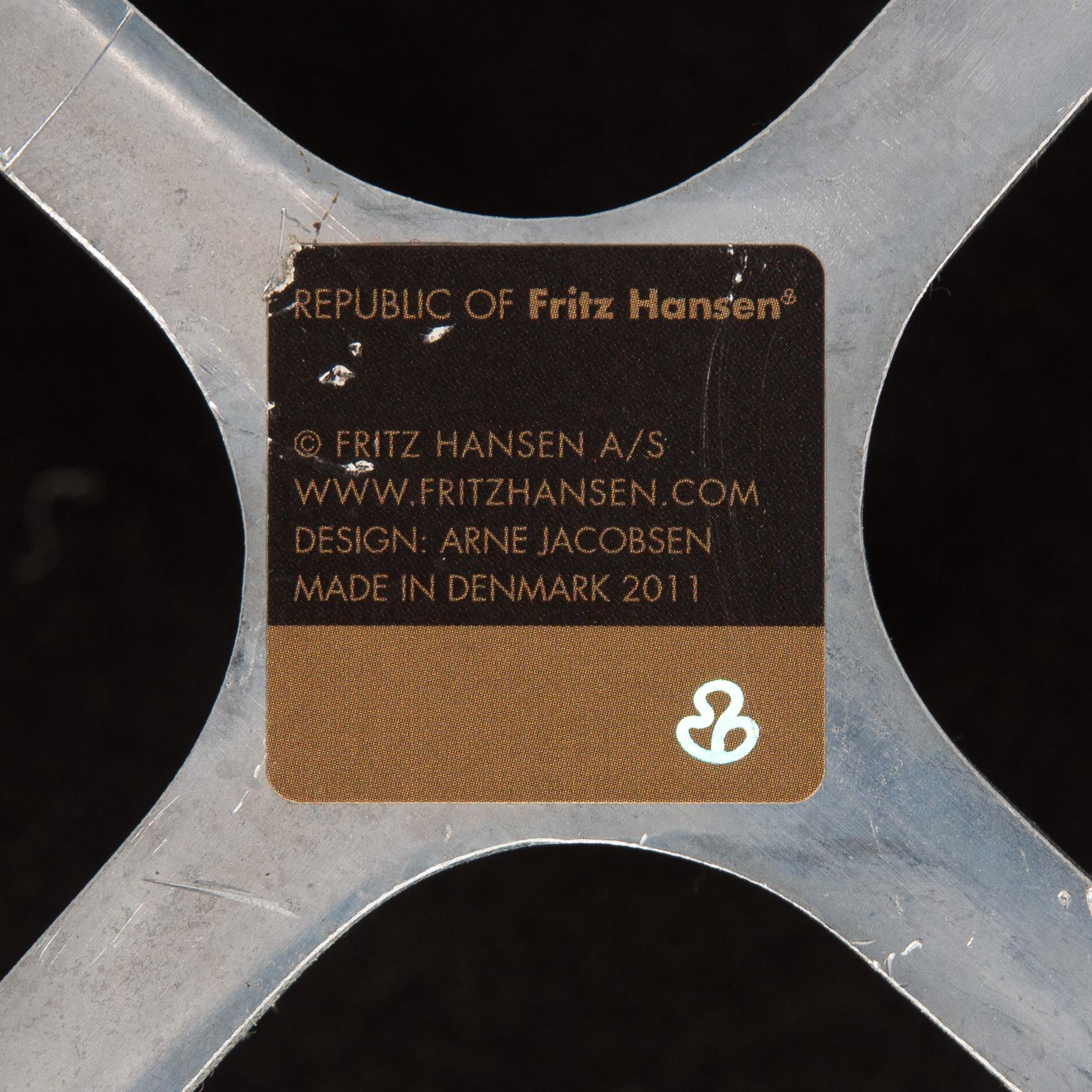 Arne Jacobsen, Nojatuoli ja rahi "Ägget" Fritz Hansen 2011.