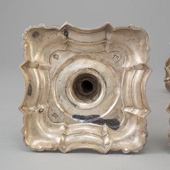 Paul de Lamerie och David Willaume, ljusstakar, ett par lika, silver, London 1748, George II.