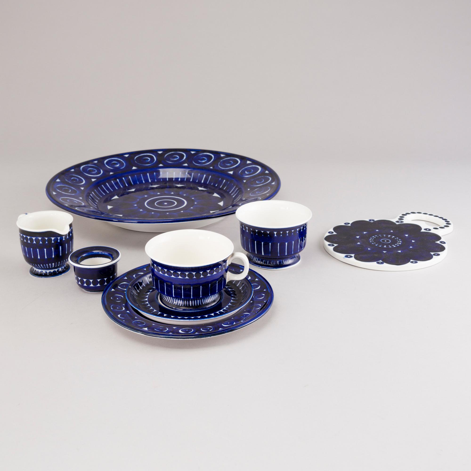 ULLA PROCOPÉ, A 21-piece 'Valencia' tea set for Arabia, Finland, 1970s.