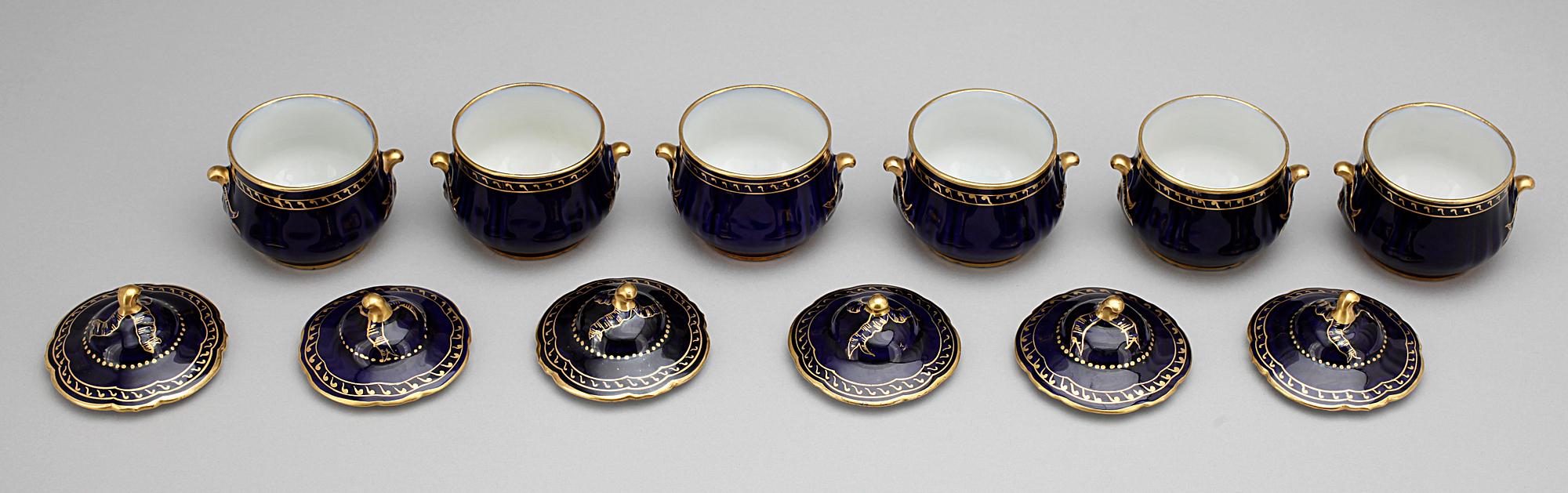 CREMEKOPPAR, 6 st, porslin, Limoges, Frankrike, 1900-tal.