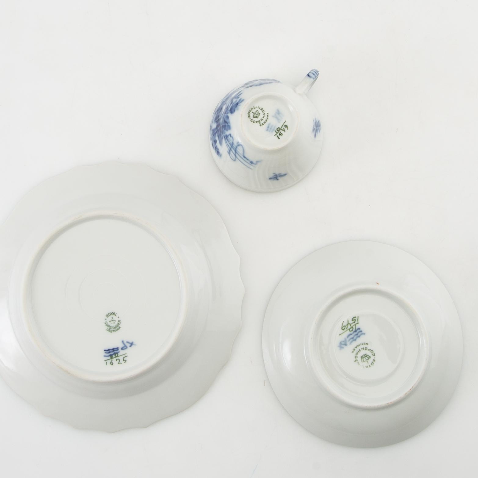 Service approximately 140 pieces "Blue Flower" Royal Copenhagen Denmark 20th century porcelain.