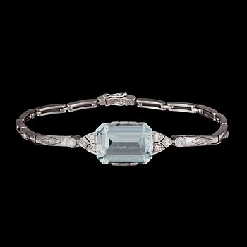 182. BRACELET, aquamarine and brilliant cut diamonds, tot. app. 0.30 cts, Stockholm, 1964.