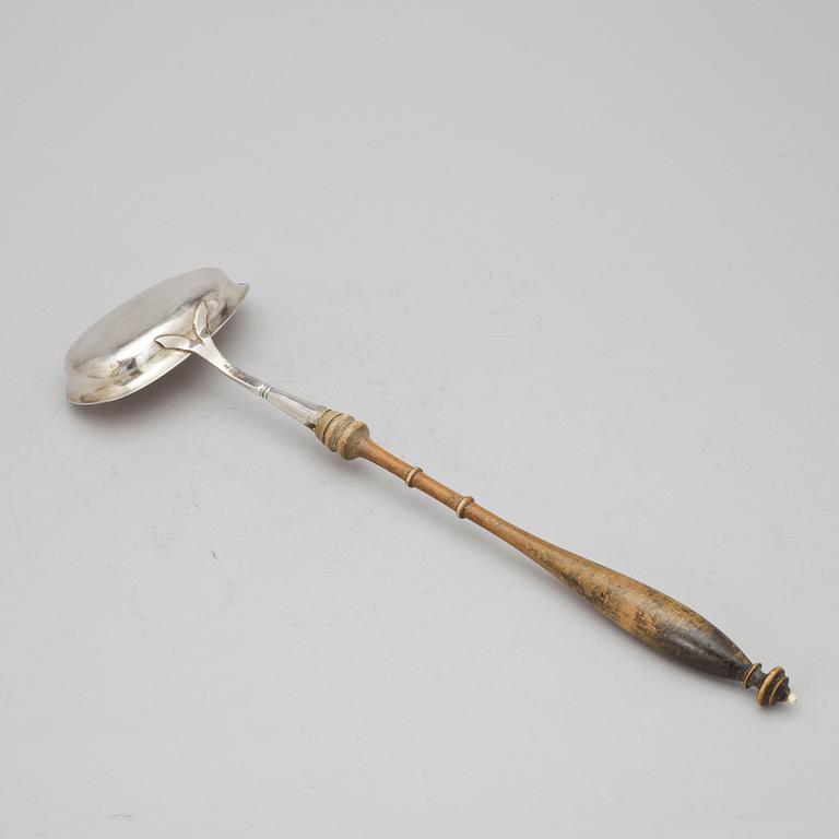 SOPPSLEV, silver, otydliga svenska stämplar.