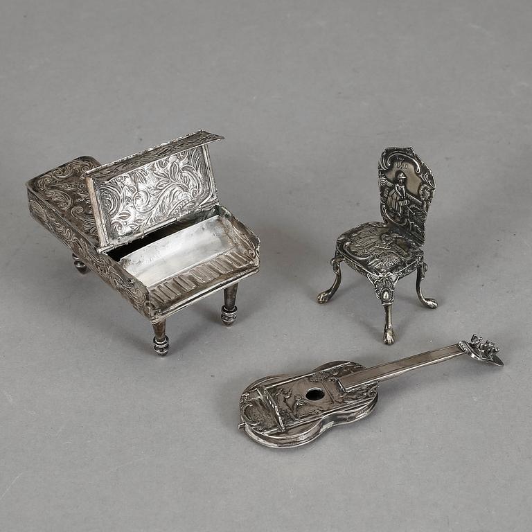 PARTI SILVER, 3 st, möjligen bland annat Frankrike, 1800-och 1900-tal. Vikt ca 110 g.