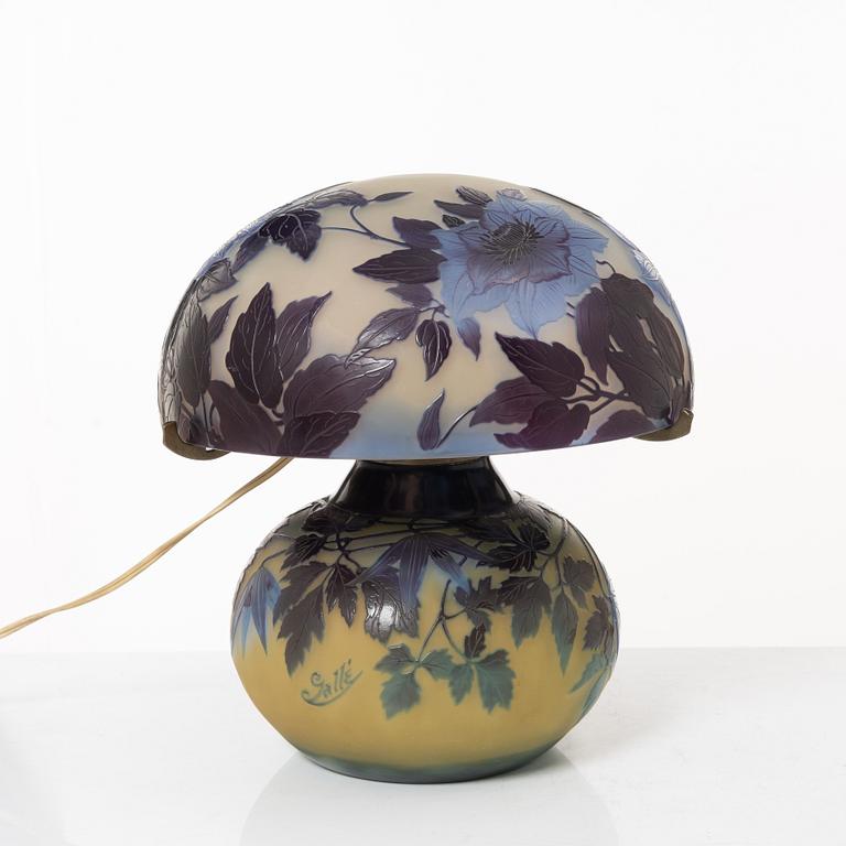 Emile Gallé, bordslampa, överfångsglas, Étabilssements Gallé, Nancy Frankrike 1920-tal.