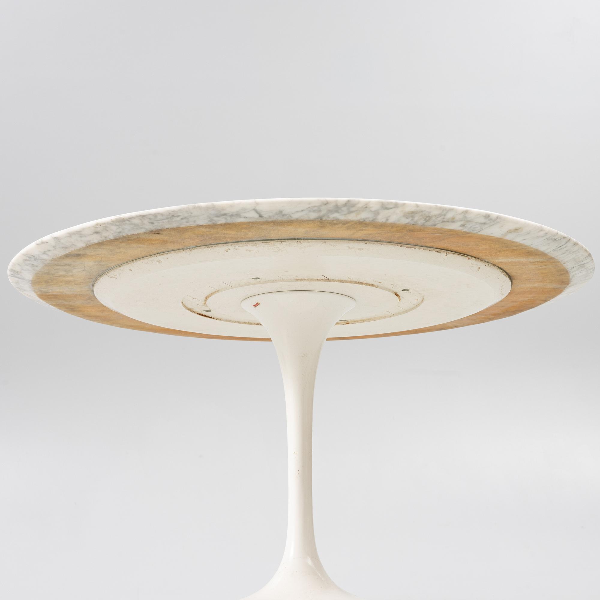 Eero Saarinen, soffbord, "Tulip", Knoll, formgivet 1957.