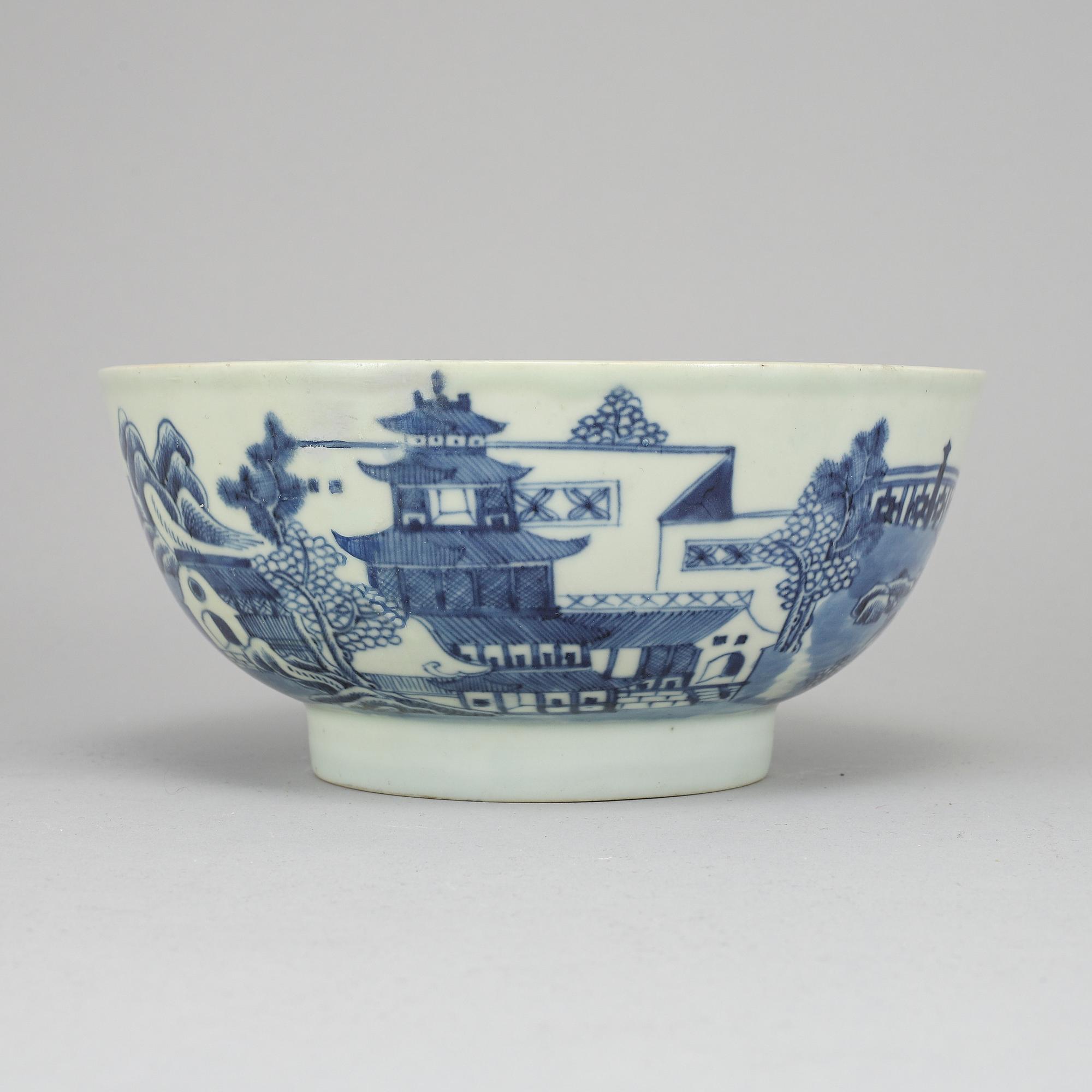 A blue and white bowl, Qing dynasty, Qianlong (1736-95).