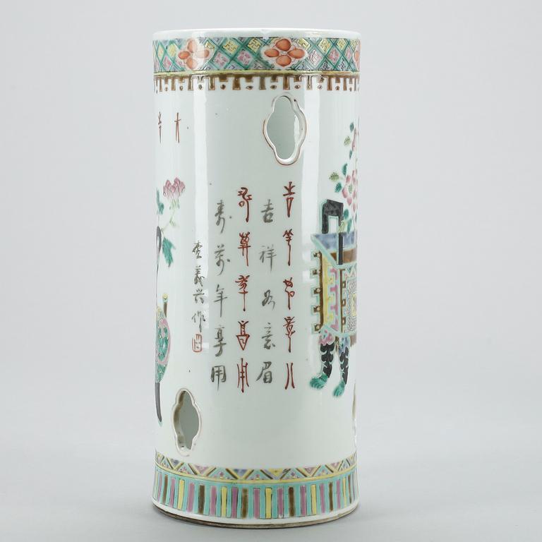 PERUKVAS, porslin, Kina, 1900-tal.