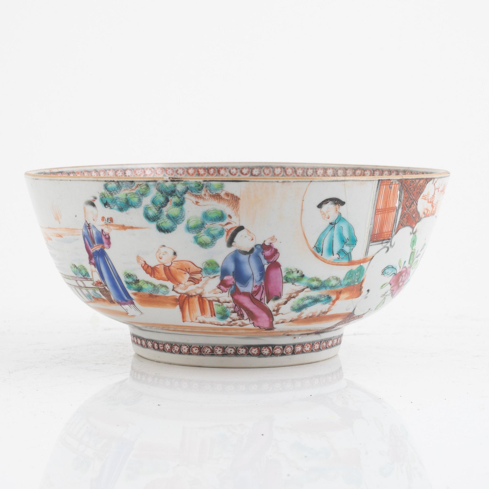 Eight pieces of Famille Rose porcelain, China, Qing dynasty, 18th-18th century.