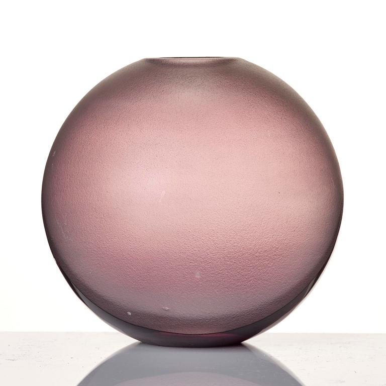 Vicke Lindstrand, a glass vase, Orrefors, Sweden, 1930s.