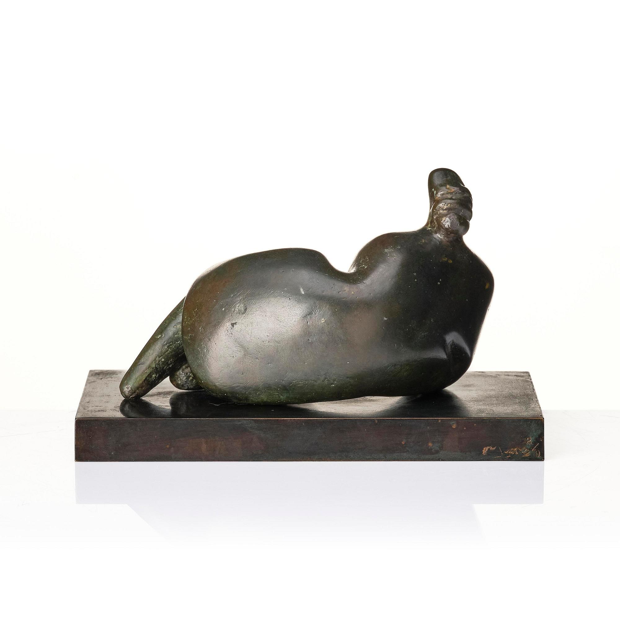 Henry Moore, "Reclining Figure Curved: Smooth".
