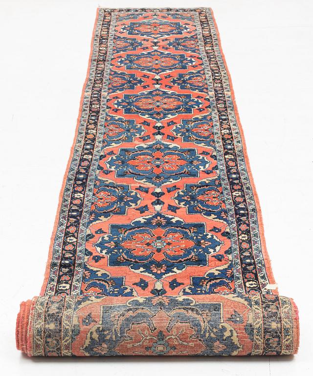 Gallerimatta, orientalisk, ca 792 x 77 cm.