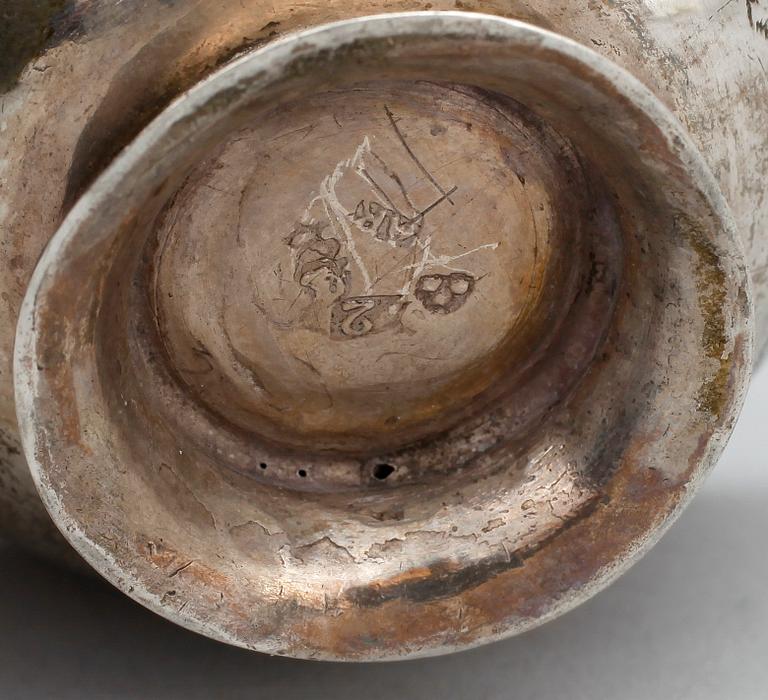 TUMLARE, silver, 3 st, bl a, A Rosén, Göteborg, 1800, samt L Öberg, Eskilstuna (1773-1817). Tot vikt 52 gram.